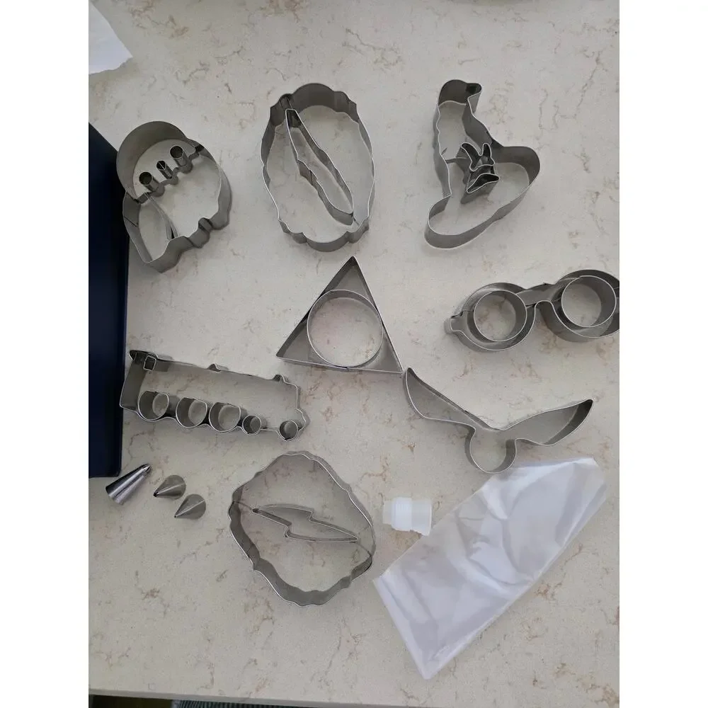 William Sonoma harry potter cookie cutter and decorating kit